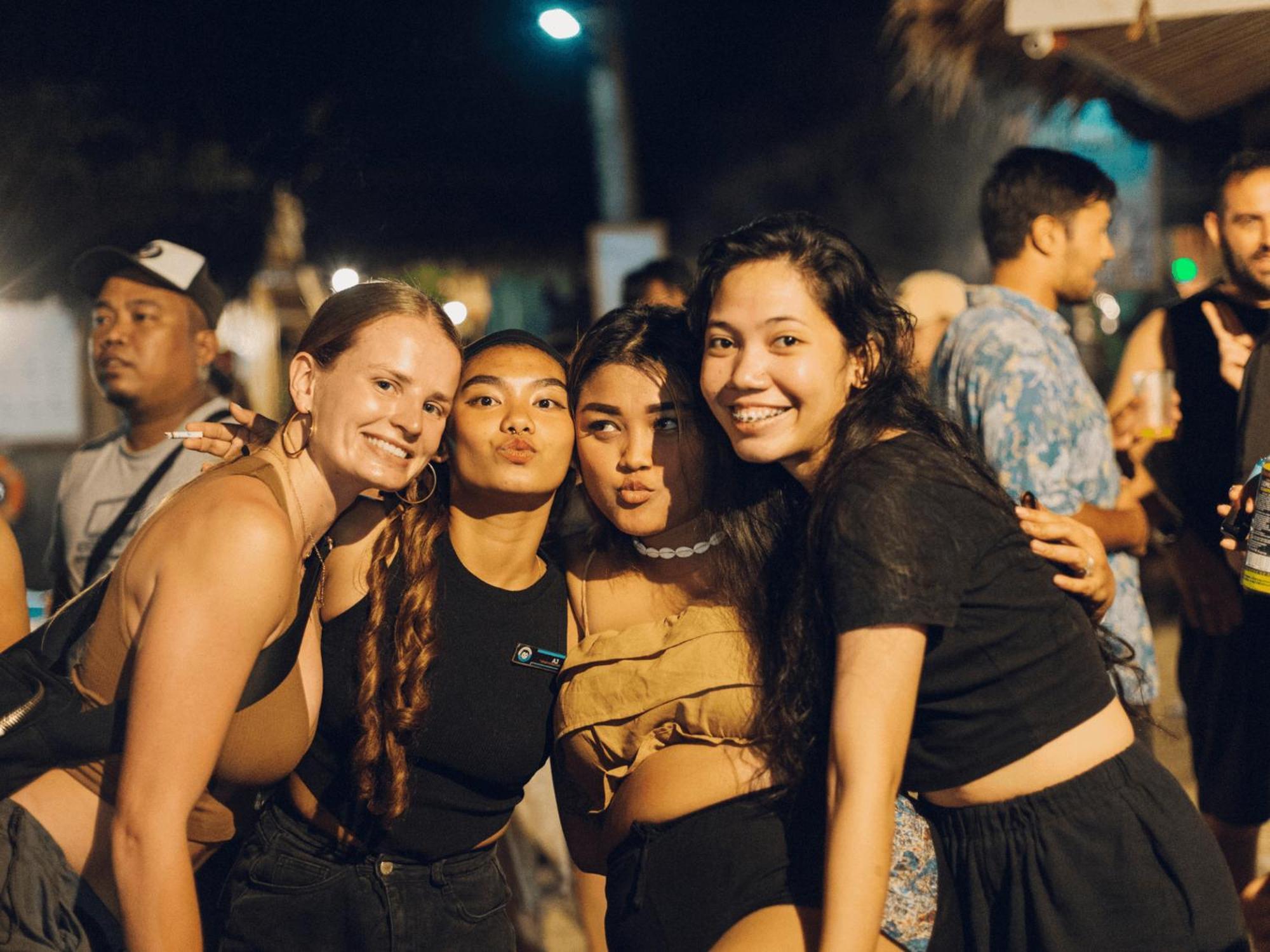 Mad Monkey Hostel Siargao (Adults Only) ゼネラル・ルナ エクステリア 写真